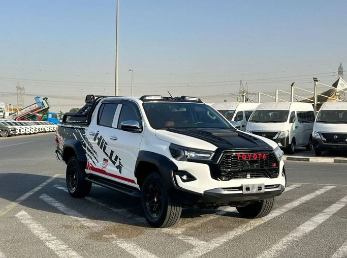 Подержанный Toyota Hilux VIII Рестайлинг, 2.7 л, 2022 в Дубае от SIKANDAR MOTORS Белый цвет. GCC | AUTO.AE | Объявление #270349