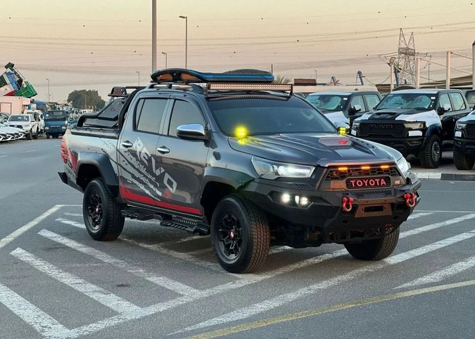 Used Toyota Hilux VIII Facelift, 2.7 l, 2021 in Dubai by SIKANDAR MOTORS, Grey color. GCC Specs | AUTO.AE | Listing #270358