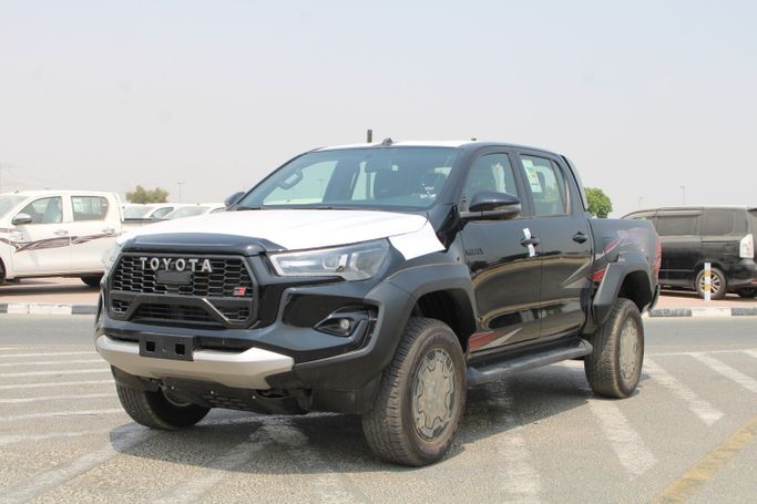 جديدة Toyota Hilux ثامناً, 4.0 l, 2026 في في دبي، اللون أسود. مواصفات الخليج | AUTO.AE | إعلان #272032