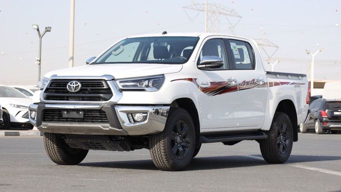 جديدة ⁦Toyota Hilux فيس ليفت الثامن، 2.7 l، 2026⁩ في في الإمارات, دبي من Maqbool Motors FZCO، اللون أبيض. مواصفات الخليج | AUTO.AE | إعلان #286443