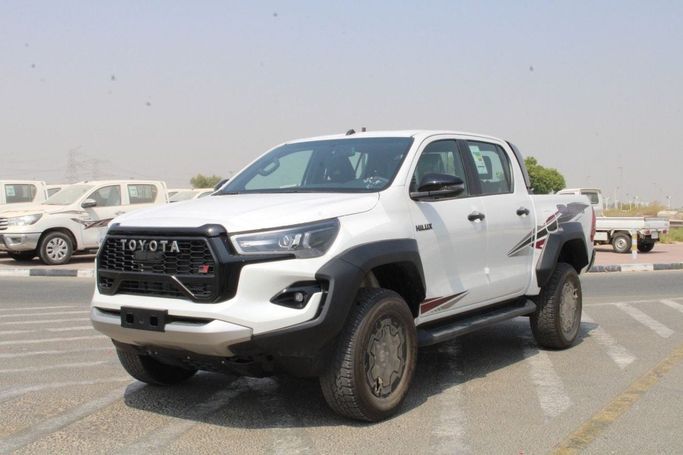 Новый ⁦Toyota Hilux VIII Рестайлинг, 2.8 л, 2026⁩ в ОАЭ, Дубай от Maqbool Motors FZCO Белый цвет. GCC | AUTO.AE | Объявление #286493