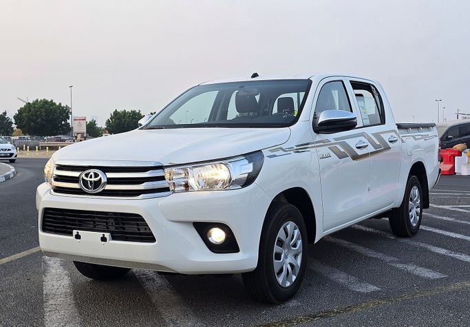 جديدة ⁦Toyota Hilux ثامناً، 2.7 l، 2026⁩ في في الإمارات, دبي من Soltan Auto، اللون أبيض. مواصفات الخليج | AUTO.AE | إعلان #289848