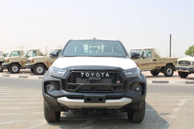 جديدة ⁦Toyota Hilux عملية فيس ليفت الثامن 2، 2.8 l، 2026⁩ في في الإمارات, دبي من Wafrah Automotive Fzco، اللون أسود. مواصفات الخليج | AUTO.AE | إعلان #290479