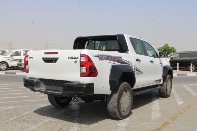 New Toyota Hilux VIII Facelift, 4.0 l, 2026 in UAE, Dubai by Wafrah Automotive Fzco, White color. GCC Specs | AUTO.AE | Listing #296308 — photo 6 of 25