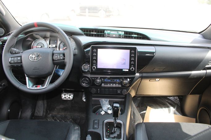 New Toyota Hilux VIII Facelift, 4.0 l, 2026 in UAE, Dubai by Wafrah Automotive Fzco, White color. GCC Specs | AUTO.AE | Listing #296308 — photo 11 of 25