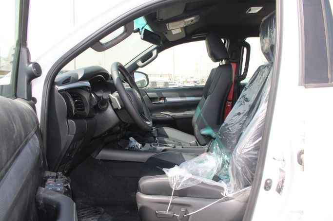 New Toyota Hilux VIII Facelift, 4.0 l, 2026 in UAE, Dubai by Wafrah Automotive Fzco, White color. GCC Specs | AUTO.AE | Listing #296308 — photo 12 of 25
