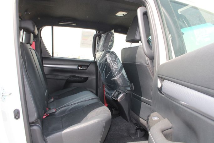 New Toyota Hilux VIII Facelift, 4.0 l, 2026 in UAE, Dubai by Wafrah Automotive Fzco, White color. GCC Specs | AUTO.AE | Listing #296308 — photo 16 of 25