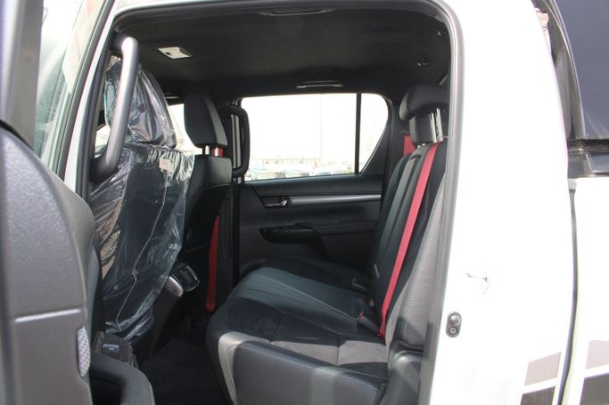 New Toyota Hilux VIII Facelift, 4.0 l, 2026 in UAE, Dubai by Wafrah Automotive Fzco, White color. GCC Specs | AUTO.AE | Listing #296308 — photo 17 of 25