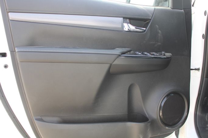 New Toyota Hilux VIII Facelift, 4.0 l, 2026 in UAE, Dubai by Wafrah Automotive Fzco, White color. GCC Specs | AUTO.AE | Listing #296308 — photo 19 of 25