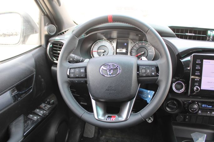 New Toyota Hilux VIII Facelift, 4.0 l, 2026 in UAE, Dubai by Wafrah Automotive Fzco, White color. GCC Specs | AUTO.AE | Listing #296308 — photo 7 of 25
