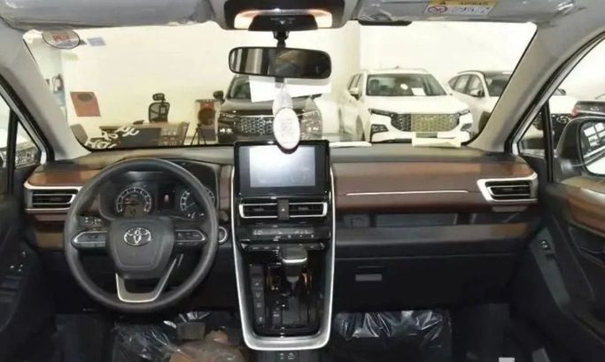 New Toyota Innova II, 2.7 l, 2024 in Dubai by Mohamed Hakim Motors, White color. GCC Specs | AUTO.AE