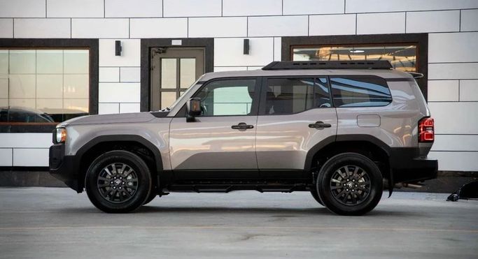Новый Toyota Land Cruiser Prado 250 Series, 2.4 л, 2024 в Дубае от Dresden Motors Светло-коричневый цвет. Канадская | AUTO.AE