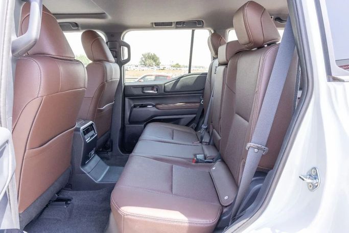 Новый Toyota Land Cruiser Prado 250 Series, 2.8 л, 2025 в Дубае от Laith Alobaidi Motors Белый цвет. GCC | AUTO.AE