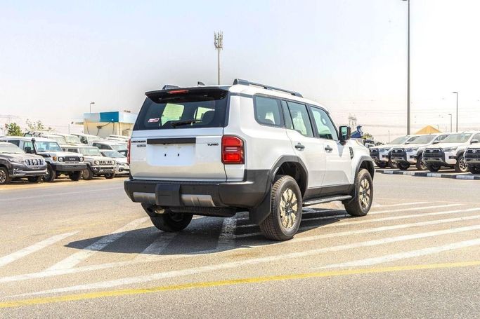 Новый Toyota Land Cruiser Prado 250 Series, 2.4 л, 2025 в Дубае от Laith Alobaidi Motors Белый цвет. GCC | AUTO.AE