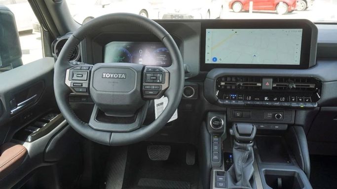 Новый Toyota Land Cruiser Prado 250 Series, 2.4 л, 2025 в Дубае от Laith Alobaidi Motors Черный цвет. GCC | AUTO.AE