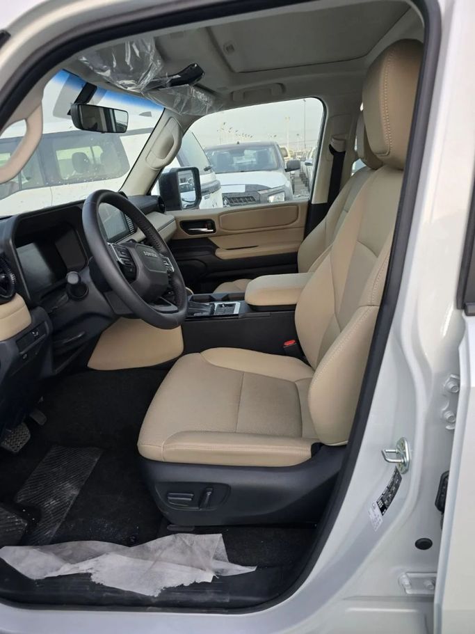 Новый Toyota Land Cruiser Prado 250 Series, 2.4 л, 2025 в Дубае от Mohamed Hakim Motors Белый цвет. Other | AUTO.AE