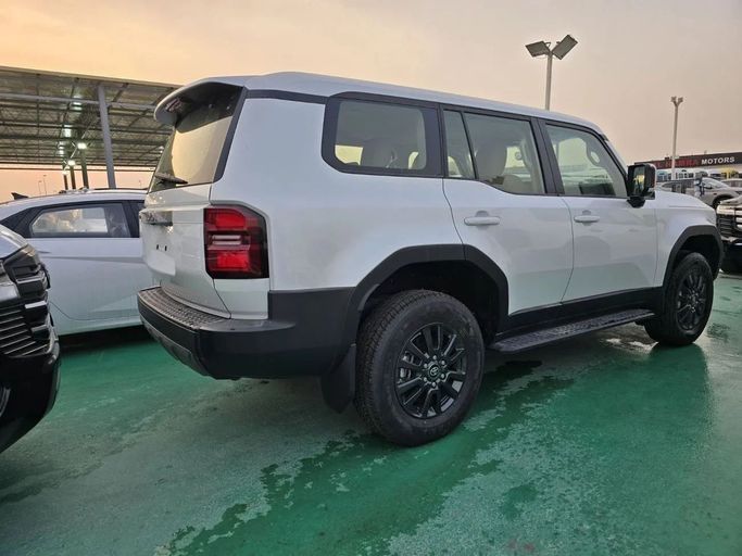 Новый Toyota Land Cruiser Prado 250 Series, 2.4 л, 2025 в Дубае от Mohamed Hakim Motors Белый цвет. Other | AUTO.AE
