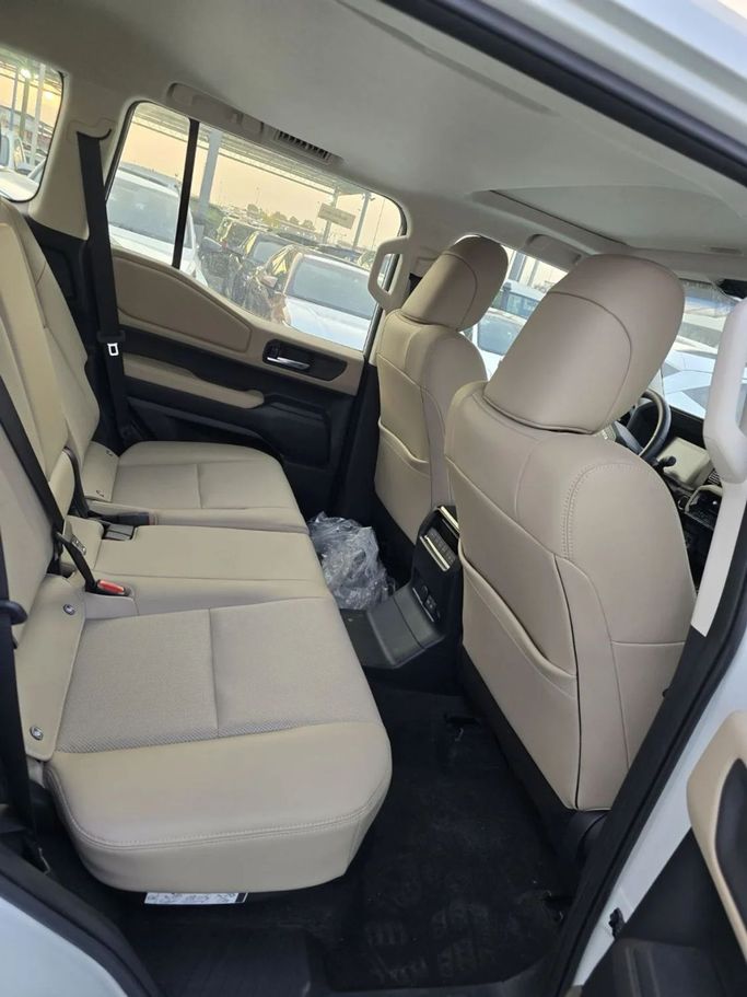 Новый Toyota Land Cruiser Prado 250 Series, 2.4 л, 2025 в Дубае от Mohamed Hakim Motors Белый цвет. Other | AUTO.AE