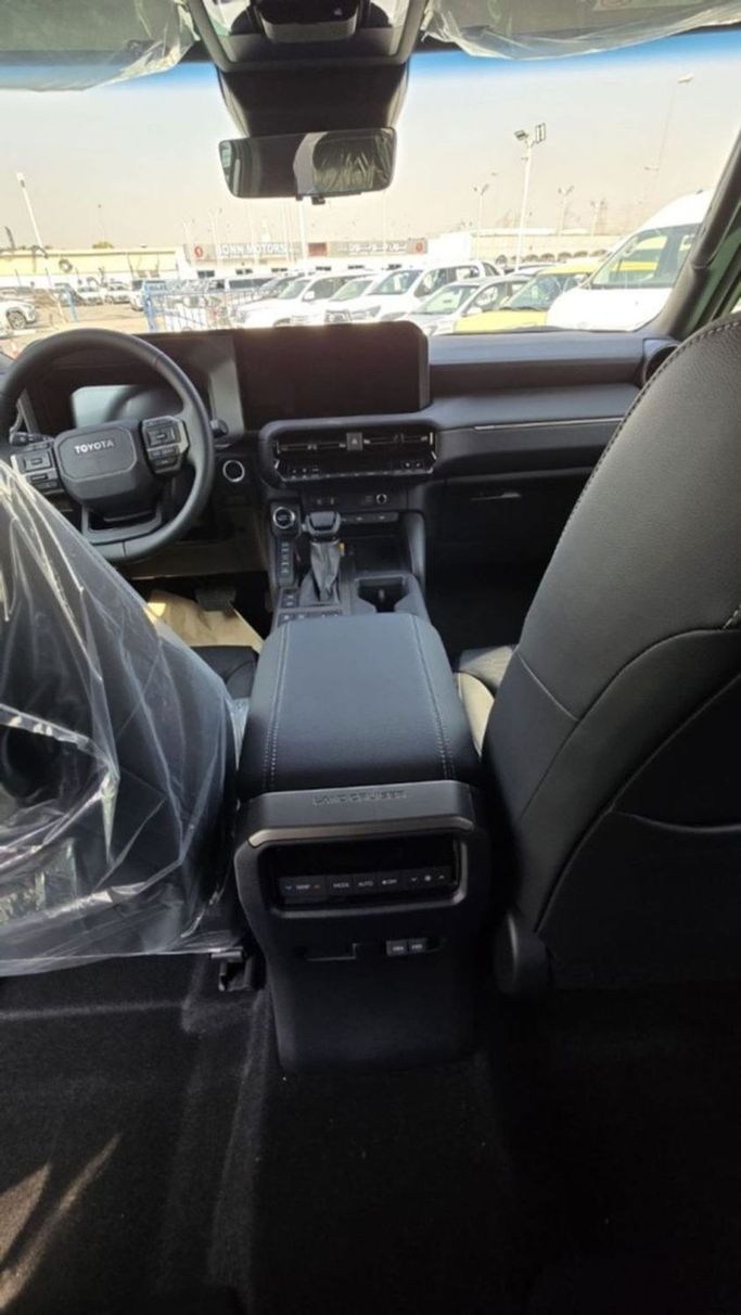 Новый Toyota Land Cruiser Prado 250 Series, 2.4 л, 2025 в Дубае от Mohamed Hakim Motors Бронзовый цвет. Other | AUTO.AE