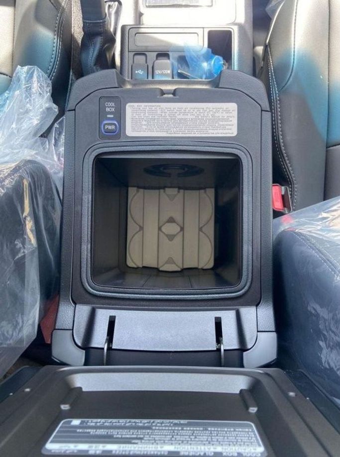 Новый Toyota Land Cruiser Prado 150 Series Рестайлинг 3, 4.0 л, 2023 в Дубае от Mohamed Hakim Motors Белый цвет. GCC | AUTO.AE