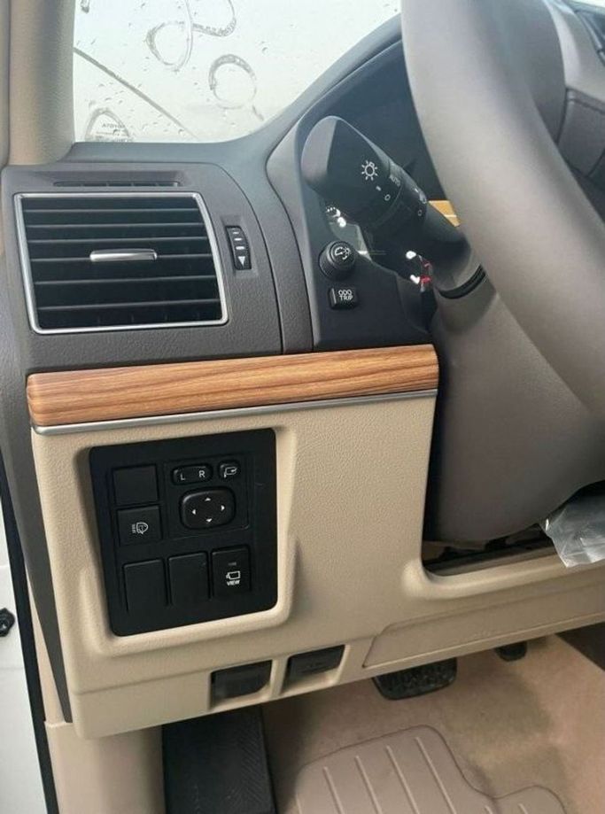 Новый Toyota Land Cruiser Prado 150 Series Рестайлинг 3, 4.0 л, 2023 в Дубае от Mohamed Hakim Motors Белый цвет. Other | AUTO.AE