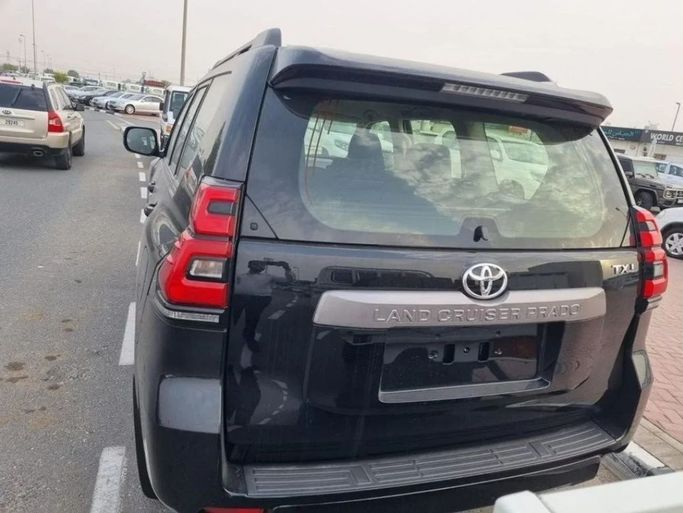 Новый Toyota Land Cruiser Prado 150 Series Рестайлинг 3, 2.8 л, 2023 в Дубае от Mohamed Hakim Motors Черный цвет. GCC | AUTO.AE