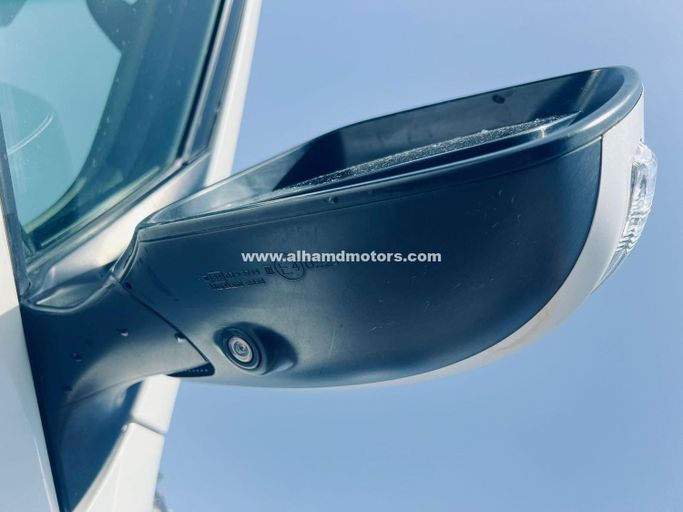 Used Toyota Land Cruiser Prado 150 Series Facelift 1, 3.0 l, 2013 in Dubai by Alhamd Motors, White color. Other | AUTO.AE