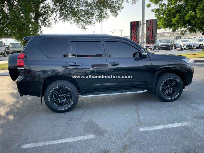 Подержанный Toyota Land Cruiser Prado 150 Series Рестайлинг 1, 3.0 л, 2015 в Дубае от Alhamd Motors Черный цвет. Other | AUTO.AE