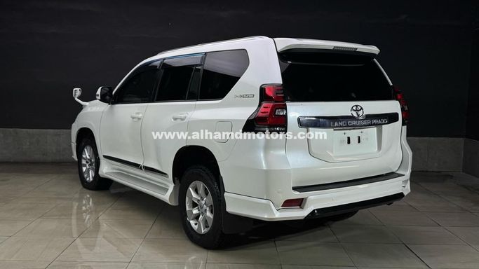 Подержанный Toyota Land Cruiser Prado 150 Series Рестайлинг 1, 3.0 л, 2015 в Дубае от Alhamd Motors Белый цвет. Other | AUTO.AE
