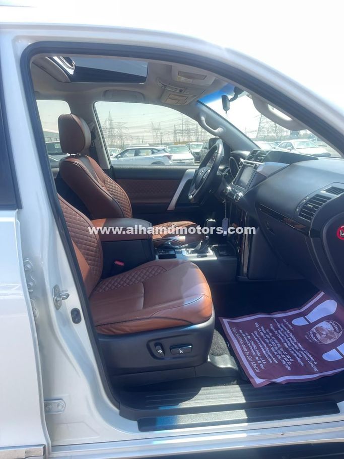 Подержанный Toyota Land Cruiser Prado 150 Series Рестайлинг 1, 2.7 л, 2016 в Дубае от Alhamd Motors Белый цвет. GCC | AUTO.AE