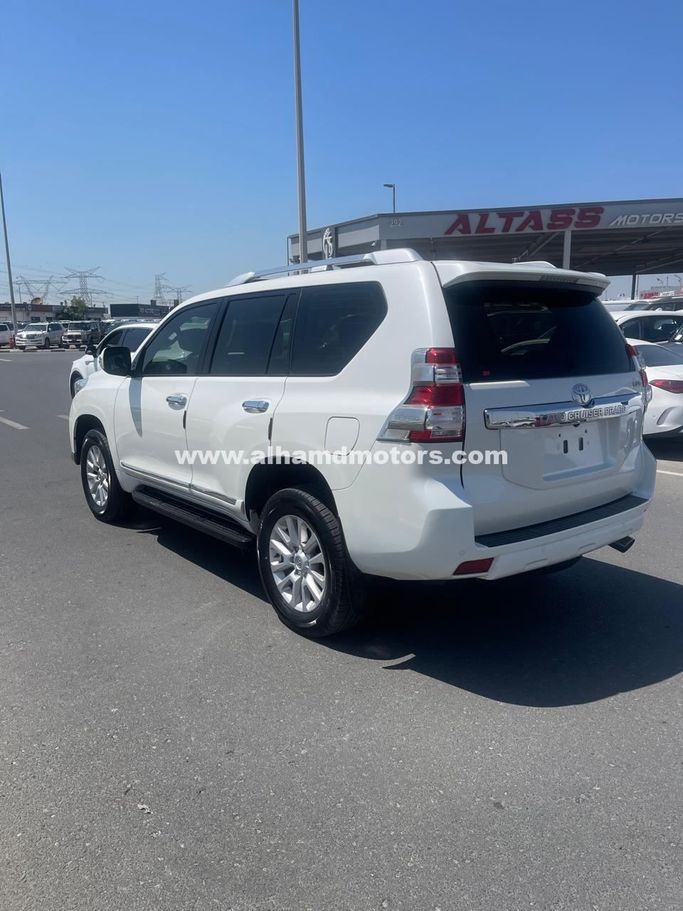 Подержанный Toyota Land Cruiser Prado 150 Series Рестайлинг 1, 2.7 л, 2016 в Дубае от Alhamd Motors Белый цвет. GCC | AUTO.AE