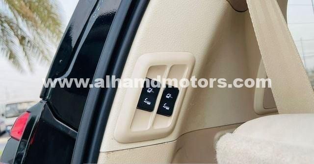 Used Toyota Land Cruiser Prado 150 Series Facelift 2, 2.8 l, 2017 in Dubai by Alhamd Motors, Black color. Japanese Specs | AUTO.AE