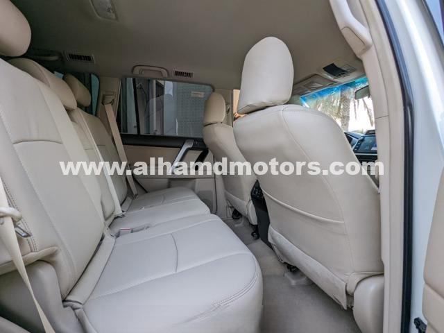 Подержанный Toyota Land Cruiser Prado 150 Series Рестайлинг 2, 2.7 л, 2020 в Дубае от Alhamd Motors Белый цвет. Other | AUTO.AE