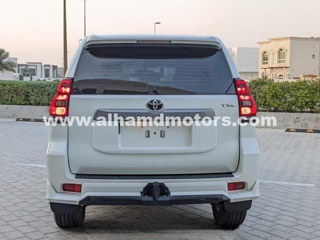 Подержанный Toyota Land Cruiser Prado 150 Series Рестайлинг 2, 2.7 л, 2020 в Дубае от Alhamd Motors Белый цвет. Other | AUTO.AE