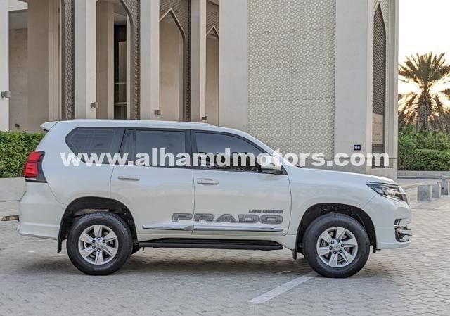 Подержанный Toyota Land Cruiser Prado 150 Series Рестайлинг 2, 2.7 л, 2020 в Дубае от Alhamd Motors Белый цвет. Other | AUTO.AE