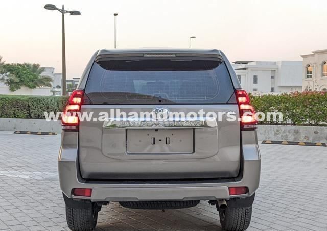 Подержанный Toyota Land Cruiser Prado 150 Series, 2.7 л, 2010 в Дубае от Alhamd Motors Коричневый цвет. Other | AUTO.AE