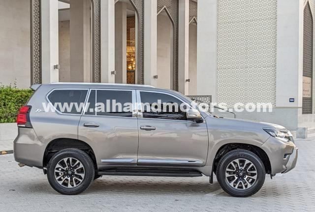Подержанный Toyota Land Cruiser Prado 150 Series, 2.7 л, 2010 в Дубае от Alhamd Motors Коричневый цвет. Other | AUTO.AE