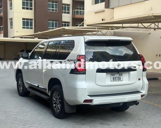 Подержанный Toyota Land Cruiser Prado 150 Series, 4.0 л, 2011 в Дубае от Alhamd Motors Белый цвет. Other | AUTO.AE