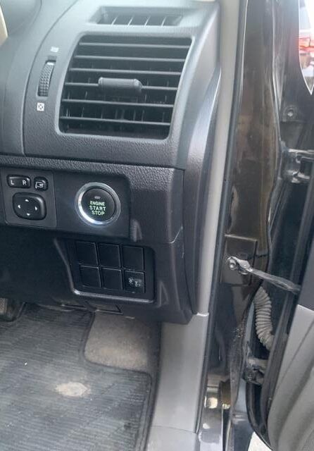 Подержанный Toyota Land Cruiser Prado 150 Series, 2.7 л, 2011 в Дубае от Alhamd Motors Черный цвет. Японская | AUTO.AE