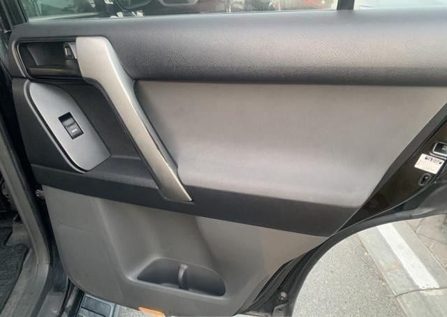 Подержанный Toyota Land Cruiser Prado 150 Series, 2.7 л, 2011 в Дубае от Alhamd Motors Черный цвет. Японская | AUTO.AE