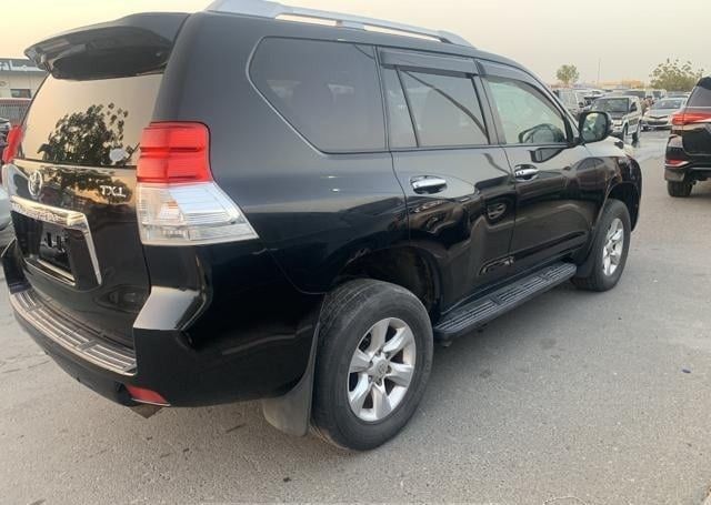 Подержанный Toyota Land Cruiser Prado 150 Series, 2.7 л, 2011 в Дубае от Alhamd Motors Черный цвет. Японская | AUTO.AE