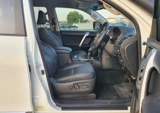 Подержанный Toyota Land Cruiser Prado 150 Series Рестайлинг 2, 2.8 л, 2018 в Дубае от Alhamd Motors Белый цвет. Other | AUTO.AE