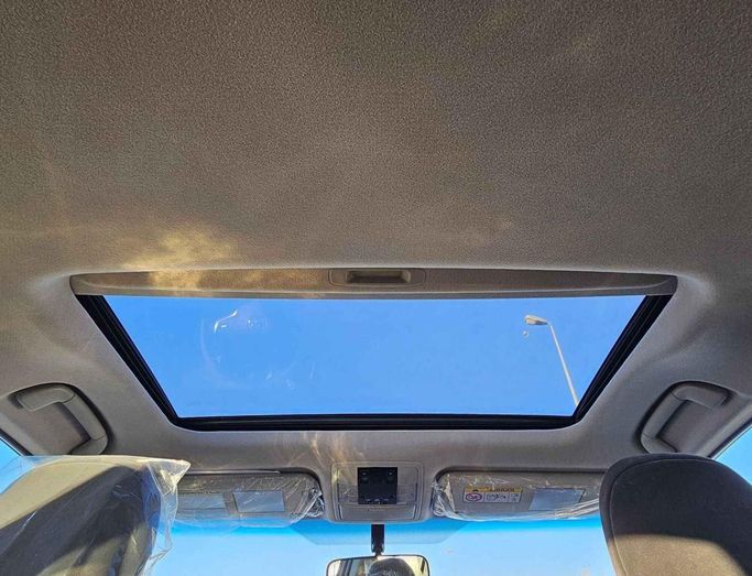 Новый Toyota Land Cruiser Prado 150 Series Рестайлинг 3, 4.0 л, 2023 в Дубае от SK Motors Белый цвет. GCC | AUTO.AE