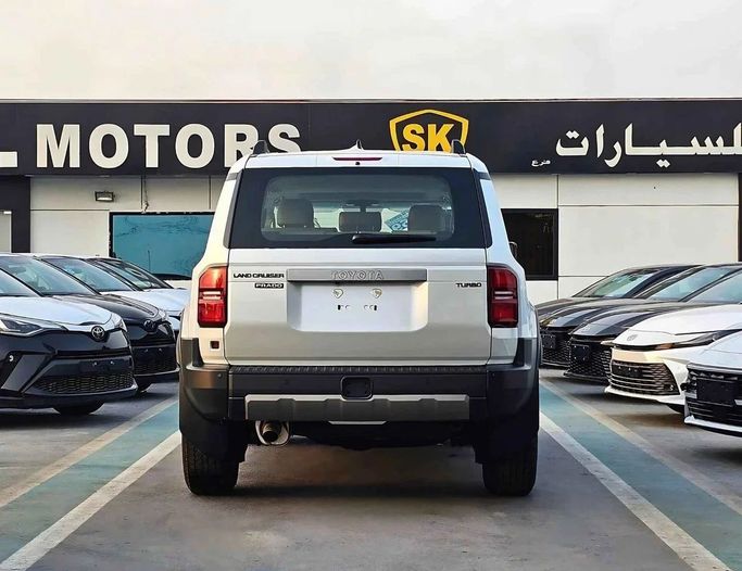 Новый Toyota Land Cruiser Prado 250 Series, 2.4 л, 2024 в Дубае от SK Motors Белый цвет. GCC | AUTO.AE