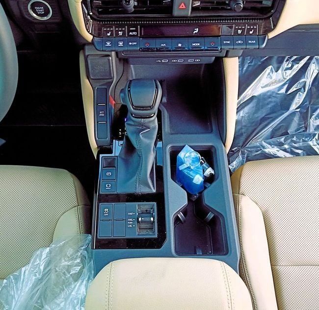 Новый Toyota Land Cruiser Prado 250 Series, 2.8 л, 2025 в Дубае от Soltan Auto Черный цвет. Other | AUTO.AE