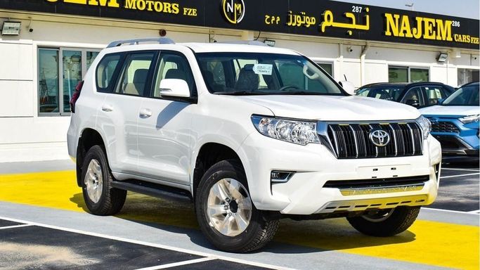 Новый Toyota Land Cruiser Prado 150 Series Рестайлинг 3, 2.7 л, 2023 в Дубае от Najem Motors Белый цвет. GCC | AUTO.AE