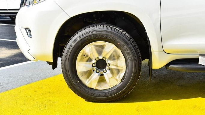 Новый Toyota Land Cruiser Prado 150 Series Рестайлинг 3, 2.7 л, 2023 в Дубае от Najem Motors Белый цвет. GCC | AUTO.AE