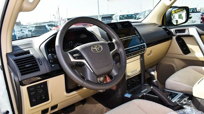 Новый Toyota Land Cruiser Prado 150 Series Рестайлинг 3, 2.7 л, 2023 в Дубае от Najem Motors Белый цвет. GCC | AUTO.AE