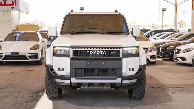 Новый Toyota Land Cruiser Prado 250 Series, 2.7 л, 2025 в Дубае от Ibitisam Motors Белый цвет.  | AUTO.AE