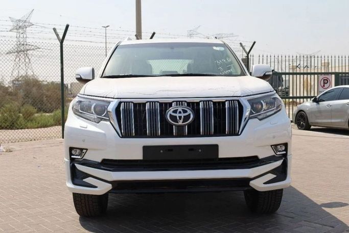 Новый Toyota Land Cruiser Prado 150 Series Рестайлинг 3, 4.0 л, 2023 в Дубае от Top Euro Cars Белый цвет.  | AUTO.AE